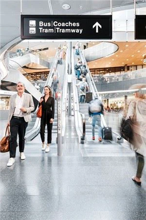 Escalator Poiblí le Teicneolaíochtaí Coigilte Fuinnimh